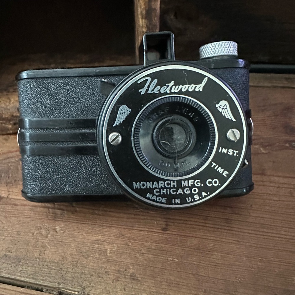 Vintage Antique Fleetwood Miniature Bakelite Camera by Monarch MFG Co., c. 1940